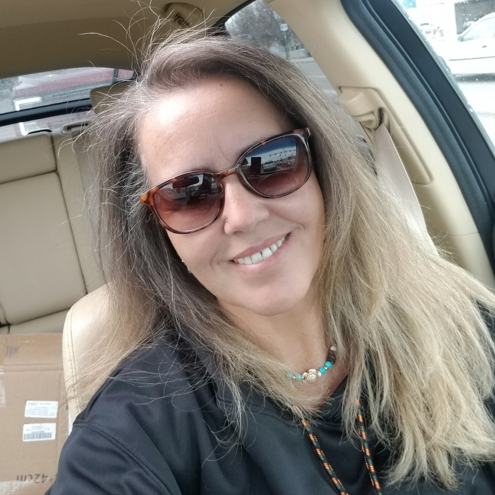 Meet your Posher, Lara